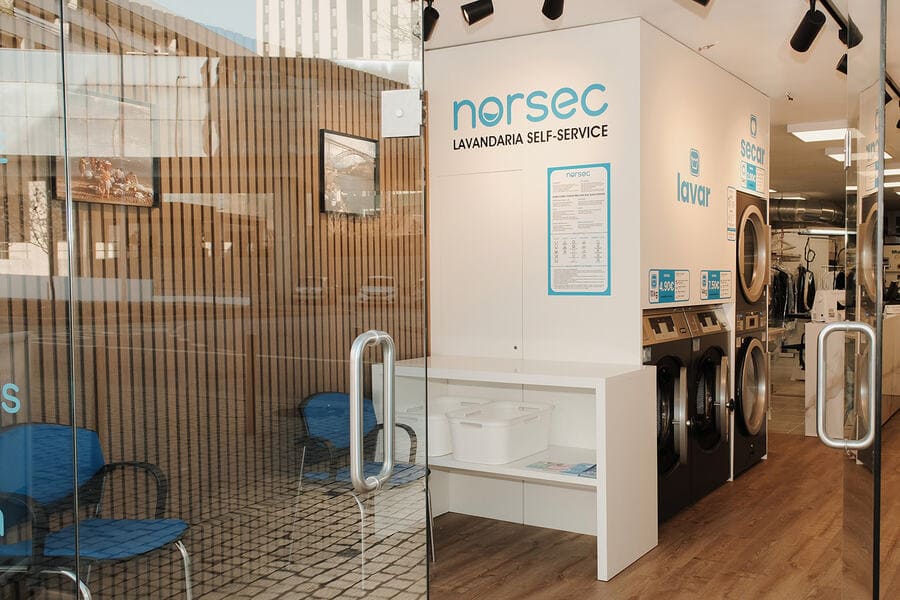 Entrada da Norsec no Campo 24 de Agosto, Porto
